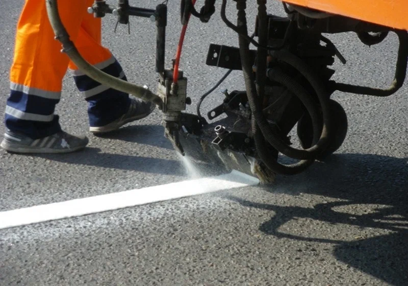 Нанесение дорожной разметки 